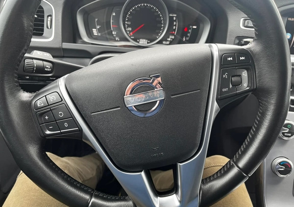 Volvo S60 cena 55000 przebieg: 88540, rok produkcji 2017 z Piła małe 137